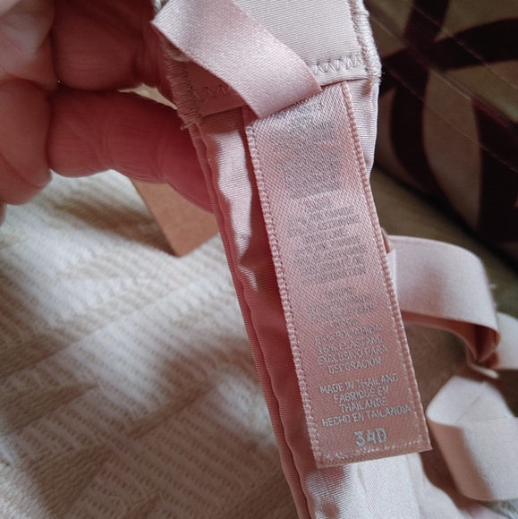 SKIMS Molded Unlined Demi Bra - Picture 12 of 14